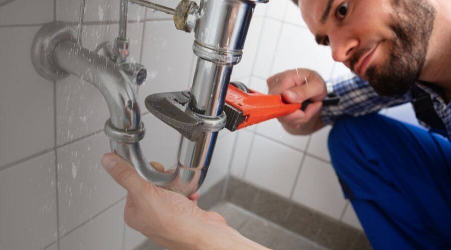 Professional clogged toilet repair services in Tecumseh, MO